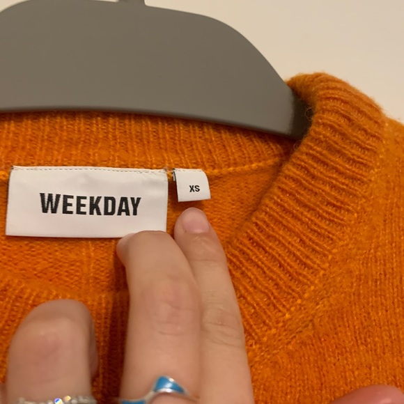 Weekday Font Sweater Orange Wool Cropped Boxy XS Pullover - Picture 2 of 5